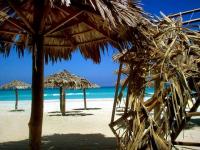 Cuba : Parasols de plage
