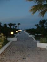Tunisie : allée vers la mer