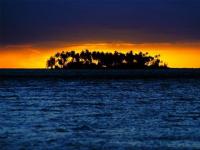 Coucher de soleil sur un motu