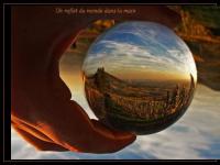 Le monde dans la main