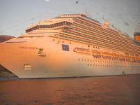 Un grand bateau
