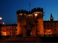 Tour Chaussée de nuit