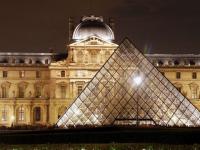 Le louvre la nuit
