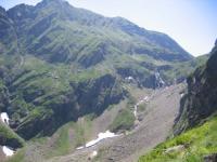 Pyrénées : Névés et cascade