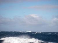 Un gros glaçon à l'horizon
