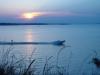 Ski nautique au crépuscule
